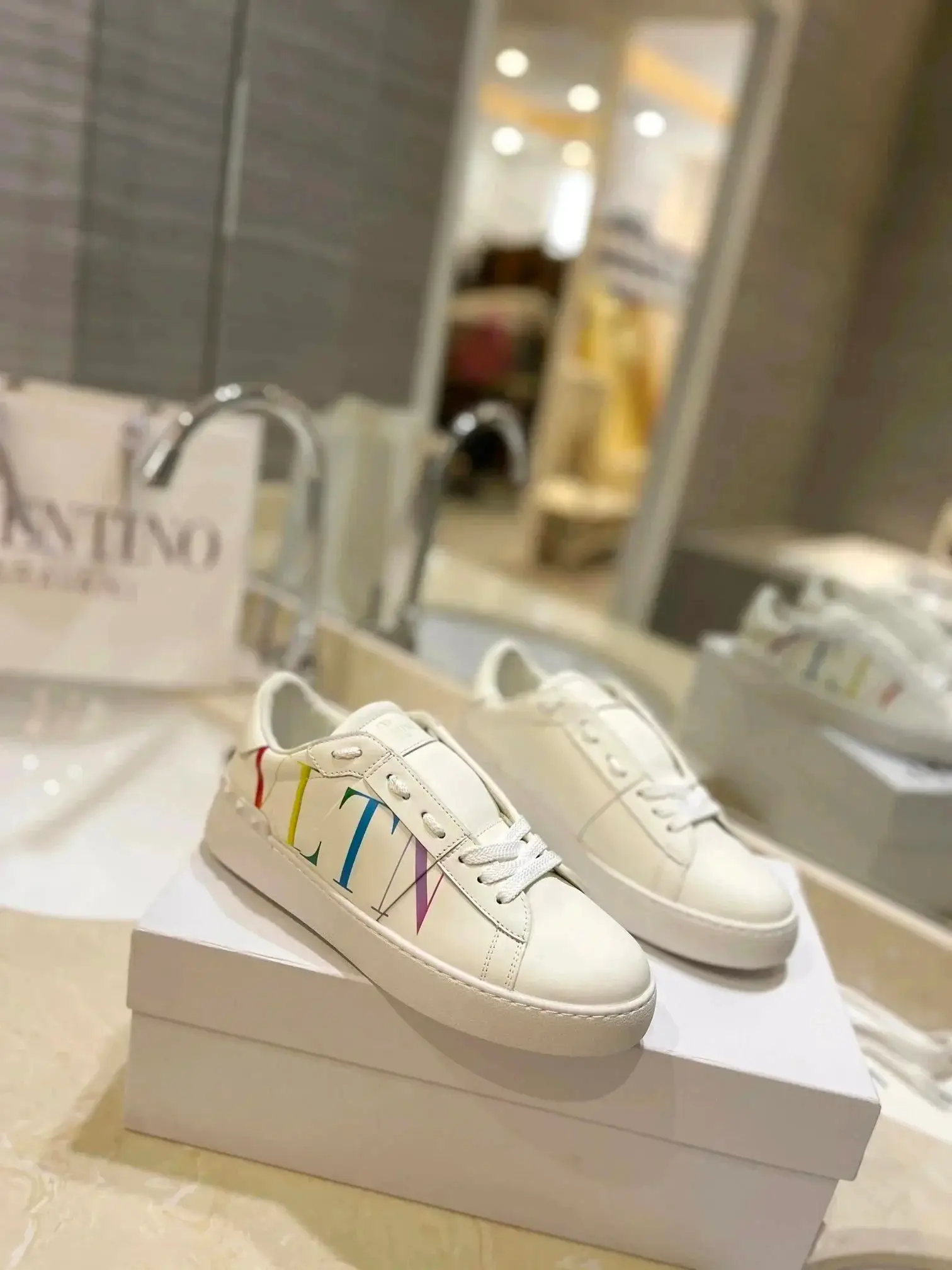 Valentino Sneakers 2