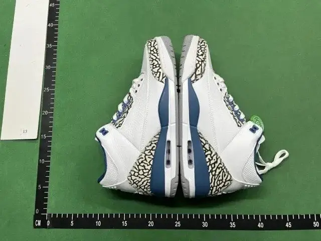 Nike Air Jordan 3 Retro Sneakers [UNC 2