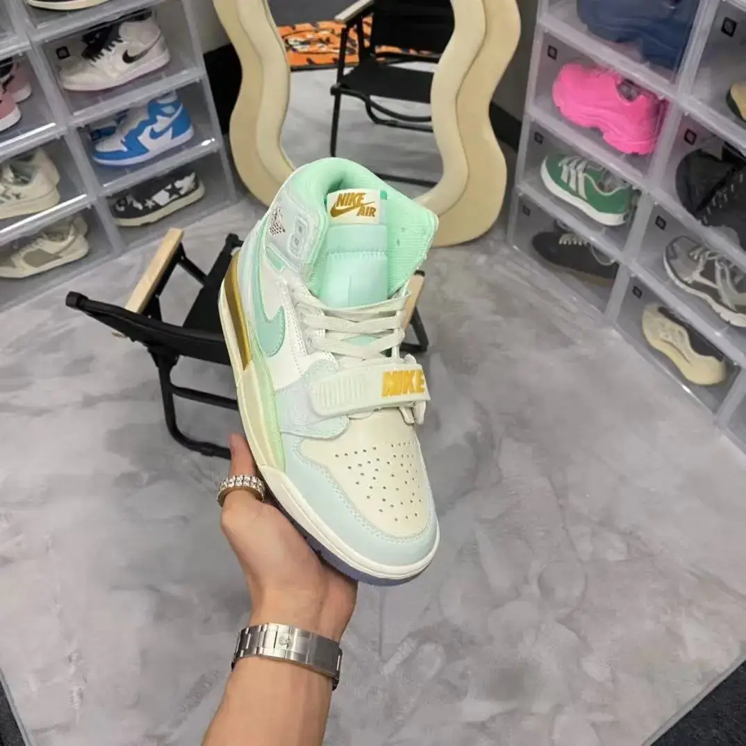 Nike Air Jordan 312 Sneakers 4